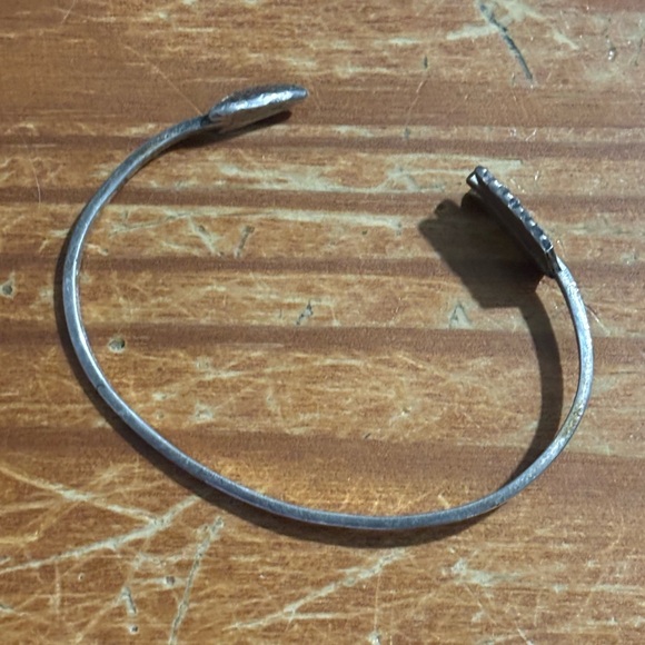 Sterling silver arrow cuff bracelet - Picture 2 of 6